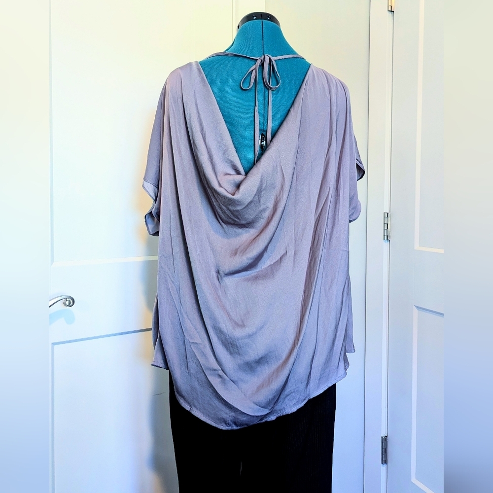 Banana Republic women's blouse Large silky cowl back dolman sleeves purple NWT - Picture 4 of 6